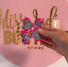 Load image into Gallery viewer, Amirah butterfly bow (single)